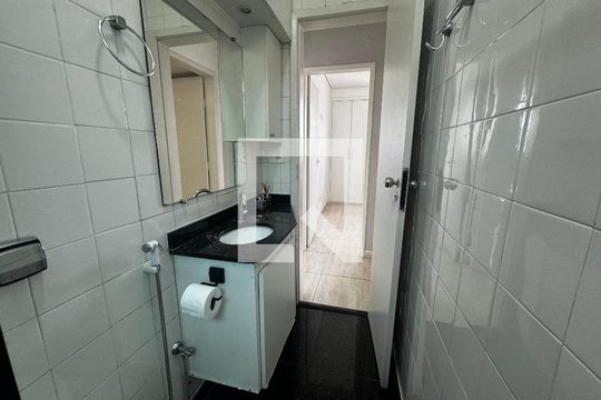 Banheiro de apartamento para alugar com 2 quartos, 60m² em Santa Tereza, Belo Horizonte