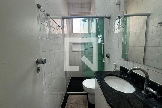 Banheiro de apartamento para alugar com 2 quartos, 60m² em Santa Tereza, Belo Horizonte