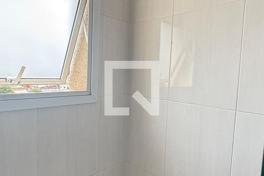 Banheiro de apartamento para alugar com 2 quartos, 51m² em Campestre, Santo André