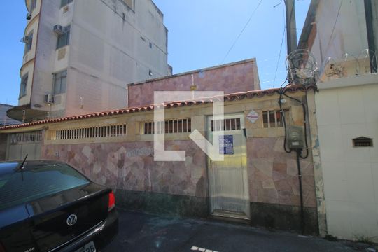 Fachada da Casa de casa à venda com 3 quartos, 360m² em Vila da Penha, Rio de Janeiro