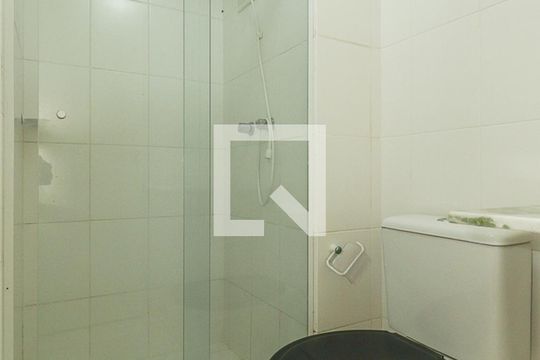 Banheiro de apartamento à venda com 2 quartos, 50m² em Jardim Itu, Porto Alegre