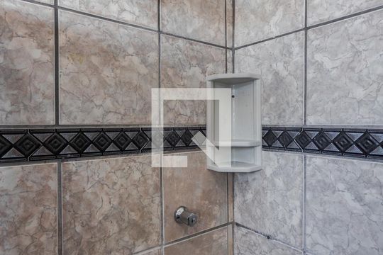 Banheiro de apartamento à venda com 3 quartos, 82m² em São Sebastião, Porto Alegre