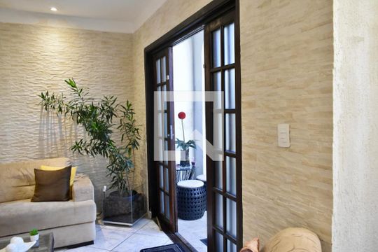 Sala 1 de casa para alugar com 4 quartos, 140m² em Chácara Inglesa, São Paulo