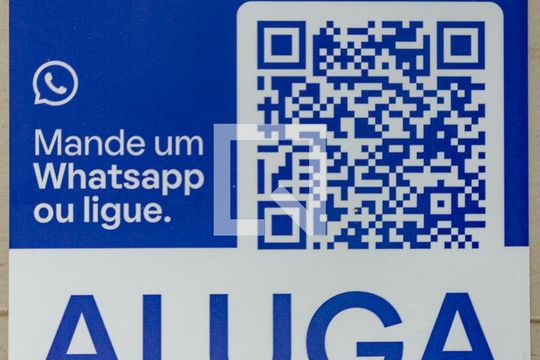 Placa de aluga instalada na fachada do imóvel (XHAW-224) de casa para alugar com 2 quartos, 90m² em Alto Caiçaras, Belo Horizonte