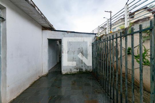Área externa de casa para alugar com 2 quartos, 90m² em Alto Caiçaras, Belo Horizonte