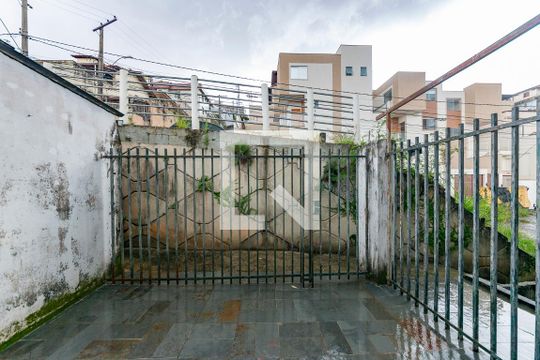 Área externa de casa para alugar com 2 quartos, 90m² em Alto Caiçaras, Belo Horizonte