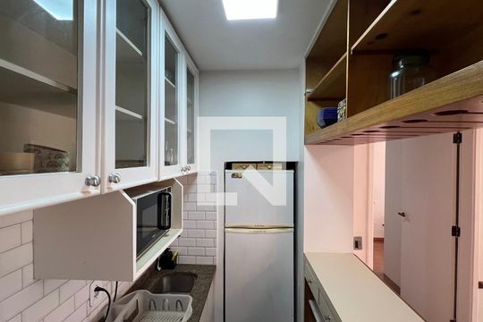 Cozinha de apartamento para alugar com 1 quarto, 58m² em Jardim Paulista, São Paulo