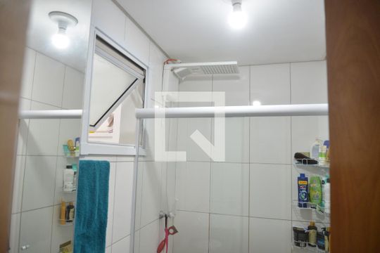 Banheiro de apartamento à venda com 2 quartos, 43m² em Vila Curuçá, Santo André