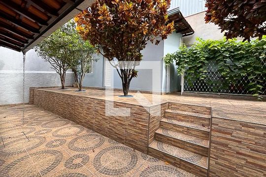 Área externa de casa à venda com 4 quartos, 242m² em Castelo, Belo Horizonte