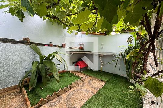 Área externa de casa para alugar com 4 quartos, 242m² em Castelo, Belo Horizonte