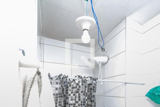 Banheiro de apartamento para alugar com 2 quartos, 42m² em Bom Retiro, São Paulo