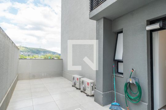 Quintal de apartamento à venda com 1 quarto, 77m² em Jardim Botânico, Porto Alegre