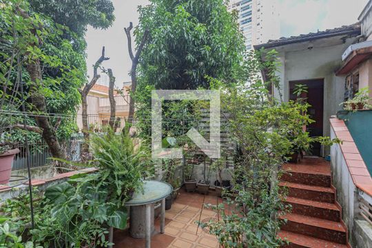 Quintal de casa à venda com 5 quartos, 186m² em Vila Gumercindo, São Paulo