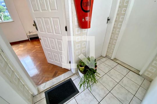 Entrada de apartamento para alugar com 3 quartos, 108m² em Canela, Salvador