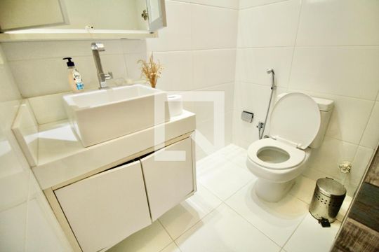 Banheiro Social de apartamento para alugar com 3 quartos, 108m² em Canela, Salvador