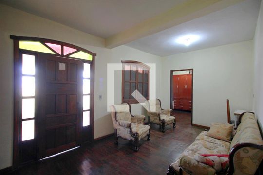 Sala de casa à venda com 4 quartos, 189m² em Nova Cachoeirinha, Belo Horizonte