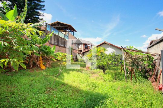 Quintal de casa à venda com 4 quartos, 189m² em Nova Cachoeirinha, Belo Horizonte