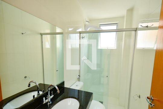 Banheiro social de apartamento para alugar com 3 quartos, 107m² em Santa Tereza, Belo Horizonte