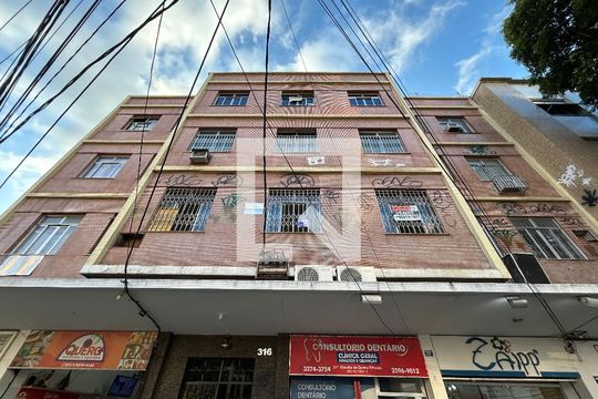Fachada + plaquinha de apartamento à venda com 2 quartos, 66m² em Engenho de Dentro, Rio de Janeiro