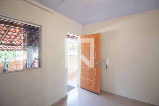 Sala de kitnet/studio para alugar com 1 quarto, 35m² em Novo Glória, Belo Horizonte