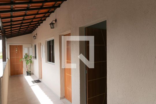 Varanda de kitnet/studio para alugar com 1 quarto, 35m² em Novo Glória, Belo Horizonte