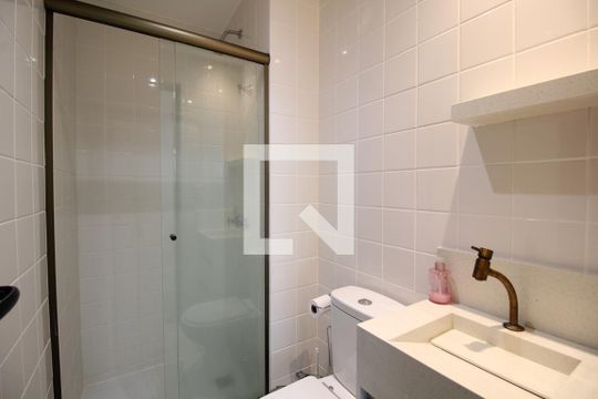 Banheiro de Serviço de apartamento à venda com 4 quartos, 131m² em Barra da Tijuca, Rio de Janeiro