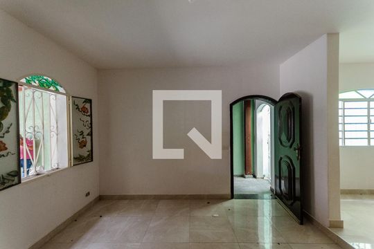 Sala de casa para alugar com 3 quartos, 300m² em Conjunto Residencial Vista Verde, São Paulo