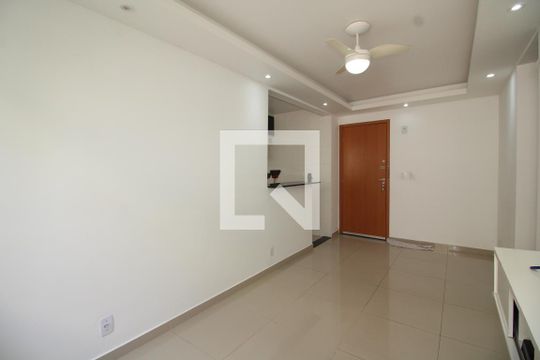 Sala de apartamento para alugar com 2 quartos, 50m² em Taquara, Rio de Janeiro