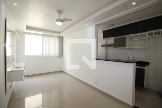 Sala de apartamento para alugar com 2 quartos, 50m² em Taquara, Rio de Janeiro
