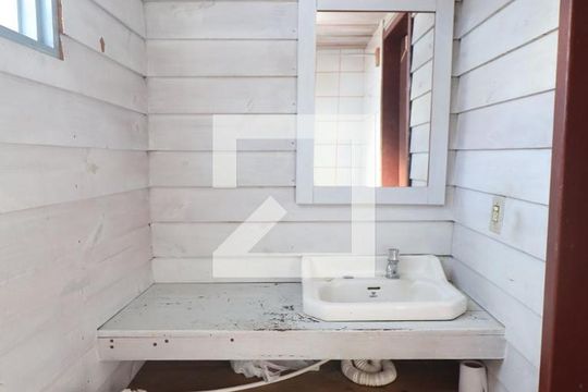 Banheiro de casa à venda com 6 quartos, 200m² em São José, Canoas