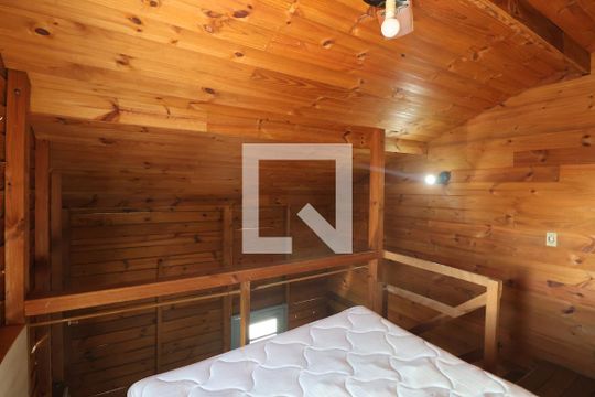 Quarto de casa à venda com 6 quartos, 200m² em São José, Canoas
