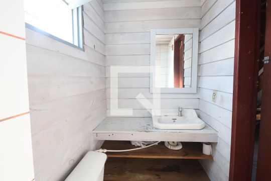 Banheiro de casa à venda com 6 quartos, 200m² em São José, Canoas