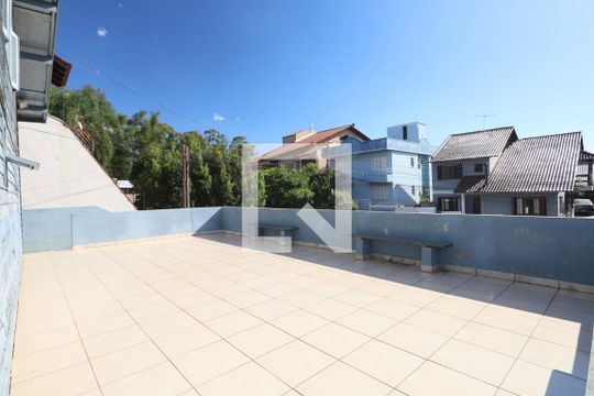 Área externa de casa à venda com 6 quartos, 200m² em São José, Canoas