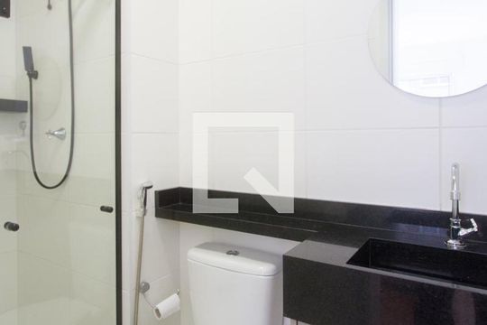 Banheiro de apartamento para alugar com 1 quarto, 27m² em Jardim Caravelas, São Paulo