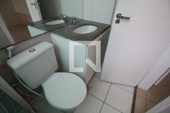 Banheiro da suíte de apartamento à venda com 2 quartos, 65m² em Taquara, Rio de Janeiro