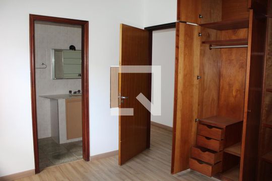 Quarto 2 de casa de condomínio para alugar com 5 quartos, 390m² em Jardim Sao Paulo Ii, Cotia