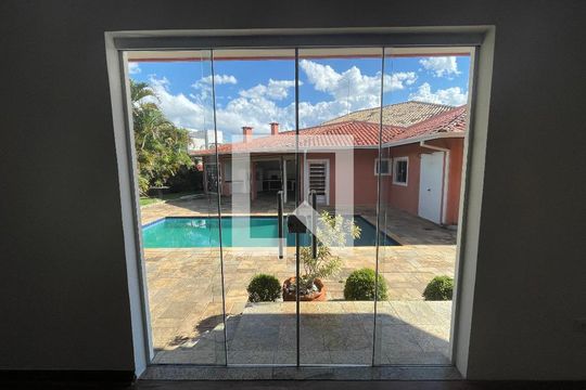 Sala de casa de condomínio para alugar com 5 quartos, 390m² em Jardim Sao Paulo Ii, Cotia