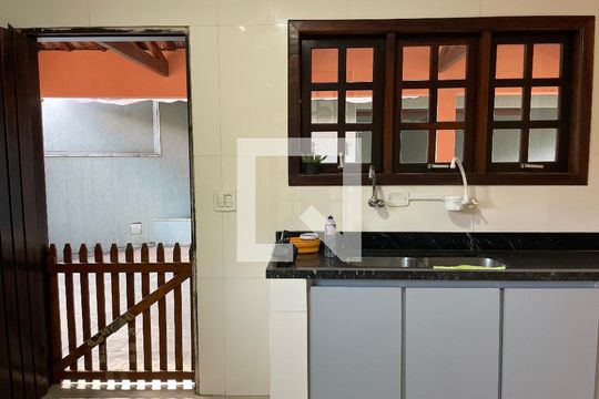 Quarto de Serviço de casa de condomínio para alugar com 5 quartos, 390m² em Jardim Sao Paulo Ii, Cotia