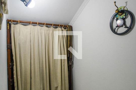 Detalhe Sala de casa para alugar com 2 quartos, 130m² em Parque das Nações, Santo André
