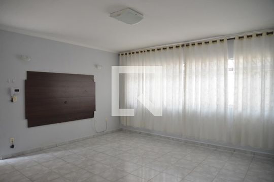 Sala de casa à venda com 2 quartos, 200m² em Santa Terezinha, Santo André