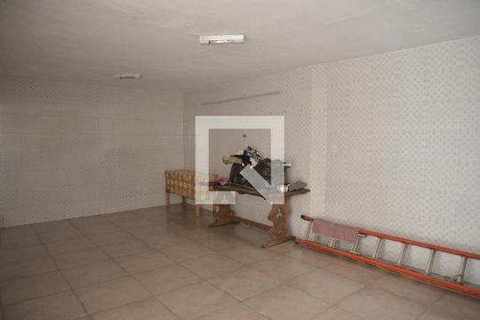 Quarto de Serviço de casa à venda com 2 quartos, 200m² em Santa Terezinha, Santo André