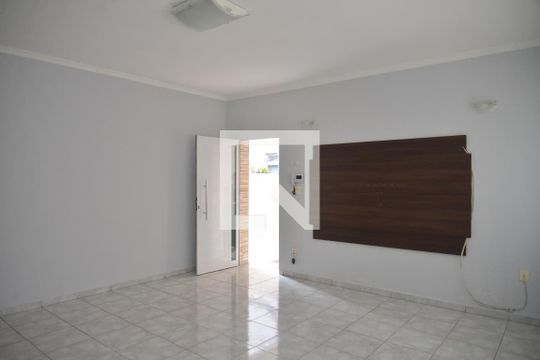 Casa à venda com 2 quartos, 200m² em Santa Terezinha, Santo André