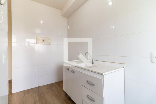 Cozinha de apartamento para alugar com 2 quartos, 43m² em Vila Cristalia, São Paulo