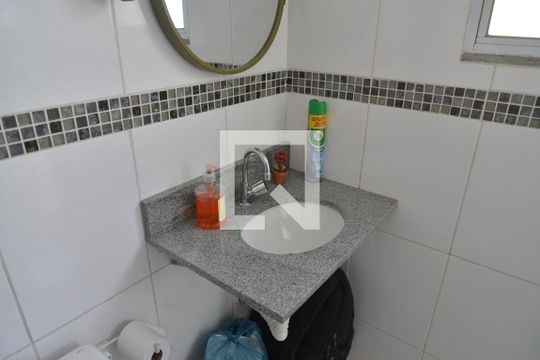 Banheiro de serviço de apartamento à venda com 2 quartos, 74m² em Parque Marajoara, Santo André