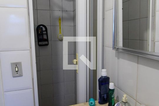 Banheiro de apartamento à venda com 3 quartos, 56m² em Vila Gomes, São Paulo