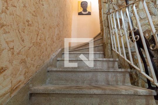 Escada de casa à venda com 4 quartos, 250m² em Chácara Cruzeiro do Sul, São Paulo