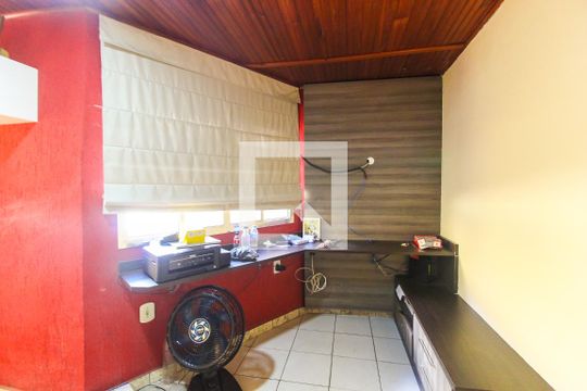 Suíte de casa à venda com 4 quartos, 100m² em Vila Carmosina, São Paulo