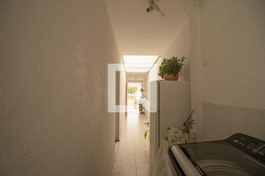 Corredor de casa para alugar com 3 quartos, 147m² em Vila Mazzei, São Paulo