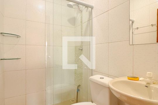 Banheiro de apartamento para alugar com 1 quarto, 40m² em Ingleses do Rio Vermelho, Florianópolis