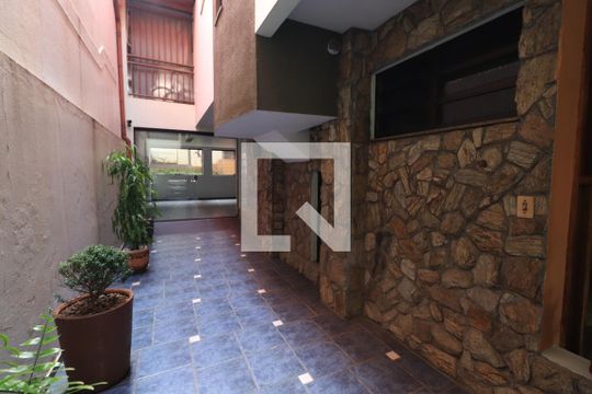 Garagem de casa para alugar com 3 quartos, 302m² em Vila Carrão, São Paulo